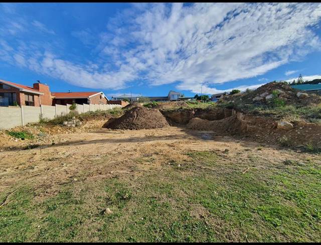 LAND FOR SALE IN DANA BAY